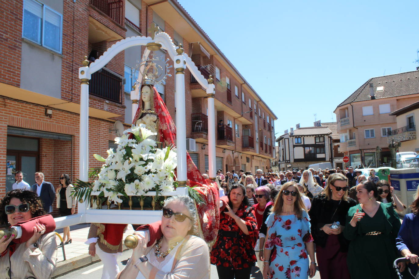 Linares de Riofrío disfruta de un intenso día en honor a la Virgen del Buen Suceso