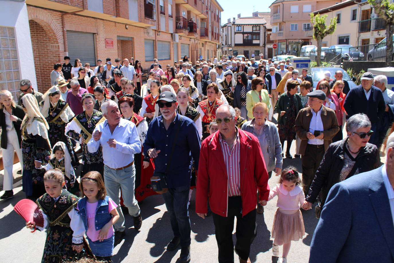Linares de Riofrío disfruta de un intenso día en honor a la Virgen del Buen Suceso