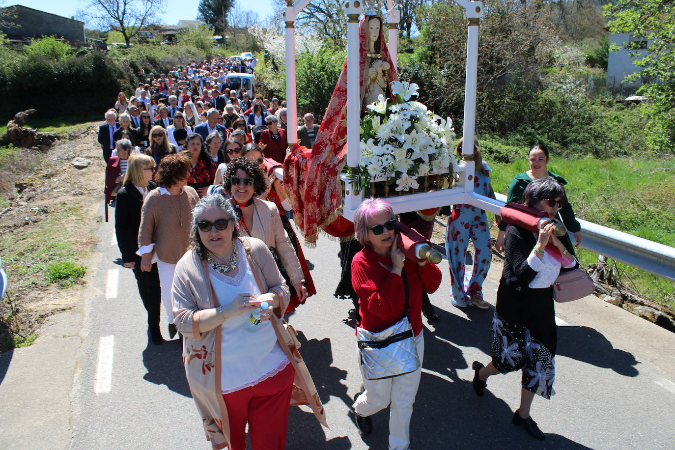 Linares de Riofrío disfruta de un intenso día en honor a la Virgen del Buen Suceso