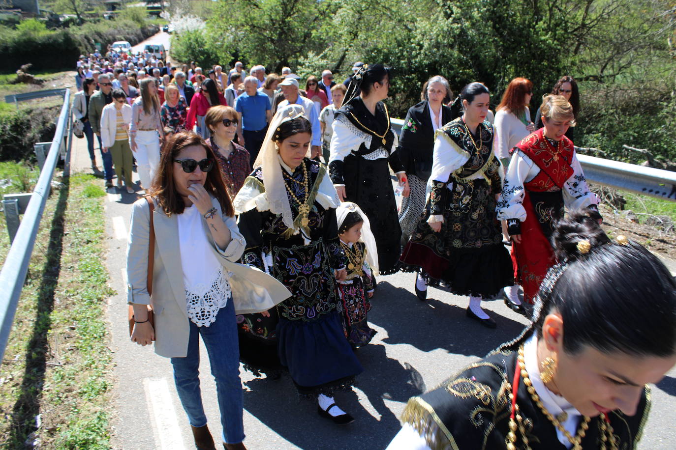 Linares de Riofrío disfruta de un intenso día en honor a la Virgen del Buen Suceso