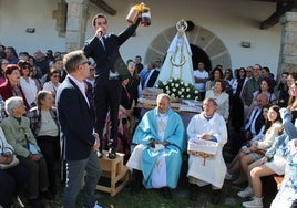 Subasta de las ofrendas en honor a la Virgen del Gozo