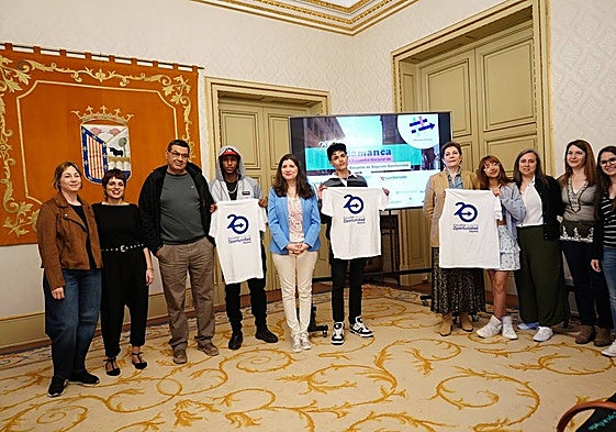 Representantes de las Escuelas de Segunda Oportunidad, del Ayuntamiento, de la Gerencia de Servicios Sociales y del Ayuntamiento, este lunes.