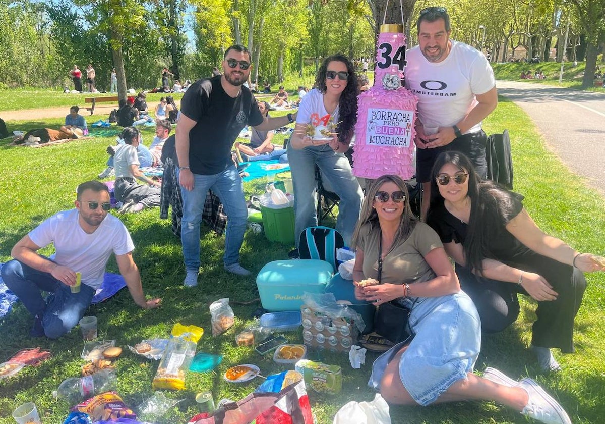 «Mi cumpleaños y Lunes de Aguas. Esto había que celebrarlo»