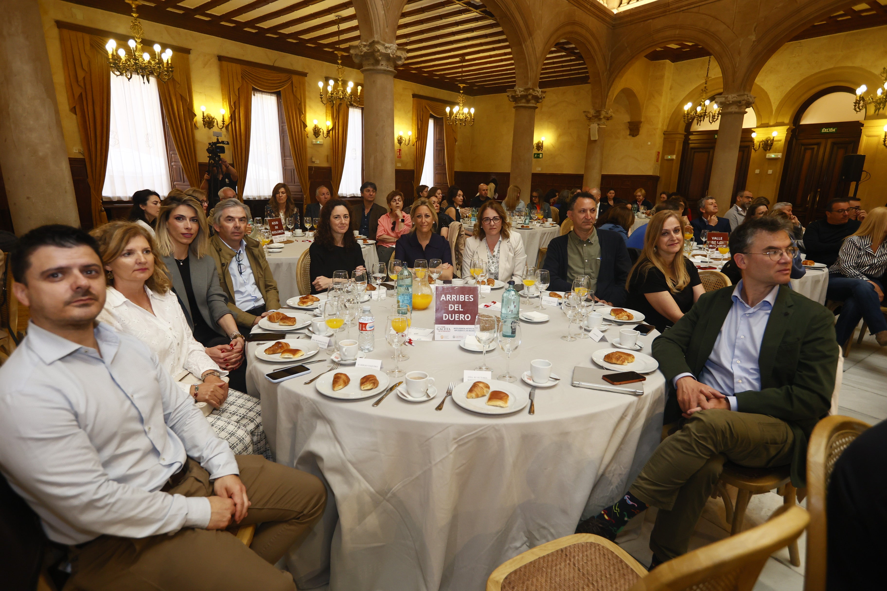 Sergio Vaquero (CSIF), Mª Inmaculada Sánchez y Carmen García (dirección provincial de Educación), Jesús Rivas (Redáctame), Mónica Ponte (LA GACETA), Belén Schraam y Débora García (Universidad Pontificia de Salamanca), Manuel Criado (Consejería de Educación de la JCyL), Maricruz Sánchez (Universidad de Salamanca) y Manuel Cabezas (IME Bussines School).