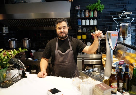 Andrés Pérez, dueño de un restaurante de comida rápida en Salamanca.