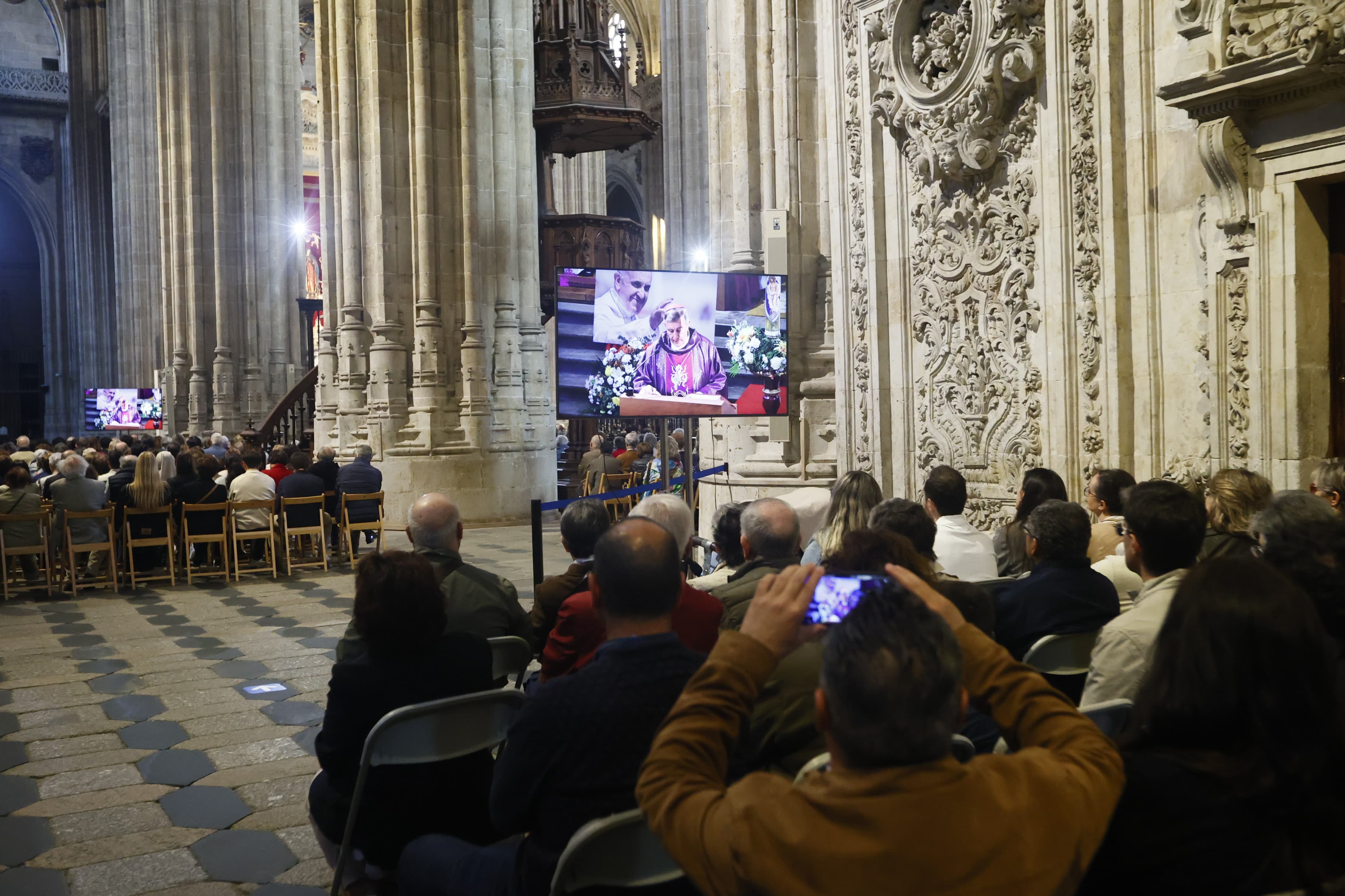 Multitudinaria despedida al papa Francisco