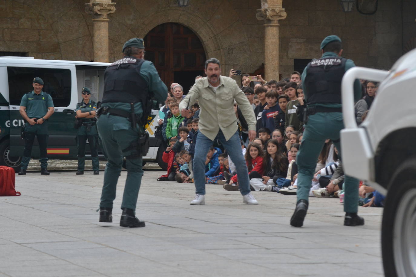 Más de mil escolares de Ciudad Rodrigo se dan cita en una exhibición de la Guardia Civil