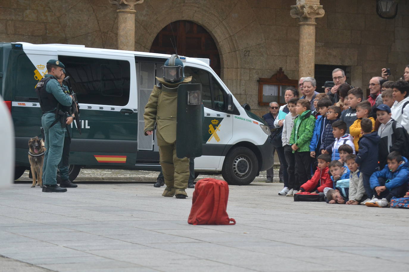 Más de mil escolares de Ciudad Rodrigo se dan cita en una exhibición de la Guardia Civil
