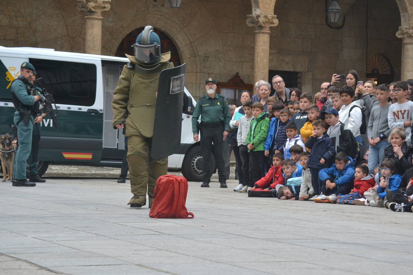 Más de mil escolares de Ciudad Rodrigo se dan cita en una exhibición de la Guardia Civil