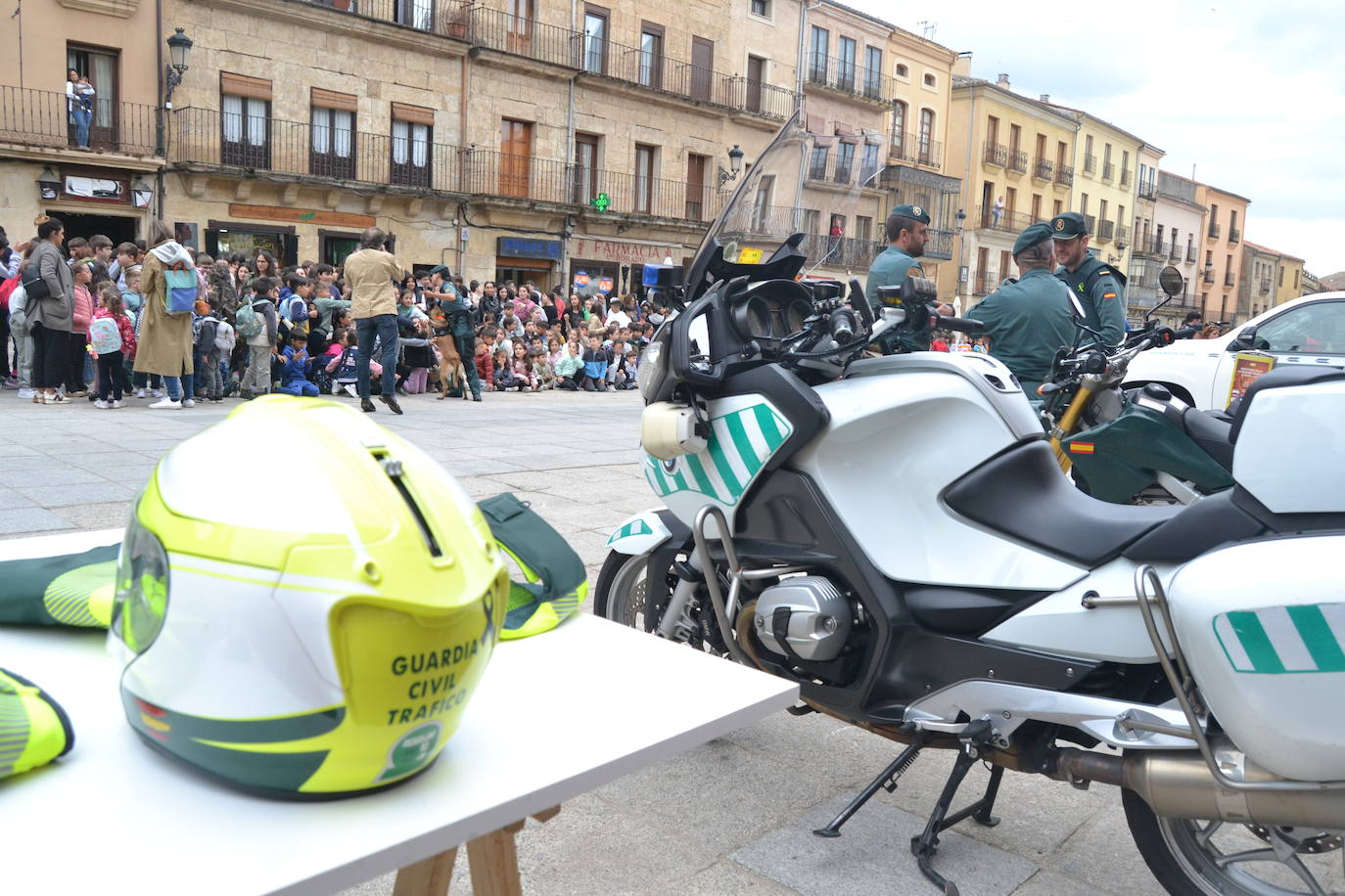 Más de mil escolares de Ciudad Rodrigo se dan cita en una exhibición de la Guardia Civil