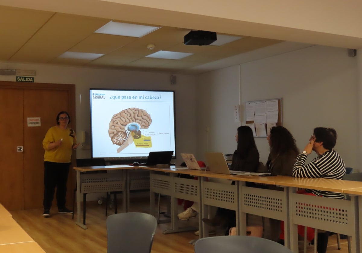 Charla sobre Parkinson en Peñaranda.