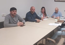 Parte de la corporación municipal antes del pleno.