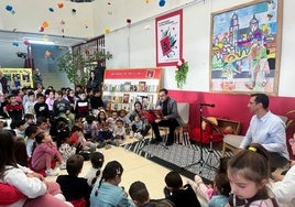 El concejal de Cultura, Ángel Fernández Silva, participando en la lectura continuada.