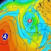 Imagen de una borrasca acercándose a España, con tormentas y chubascos generalizados.