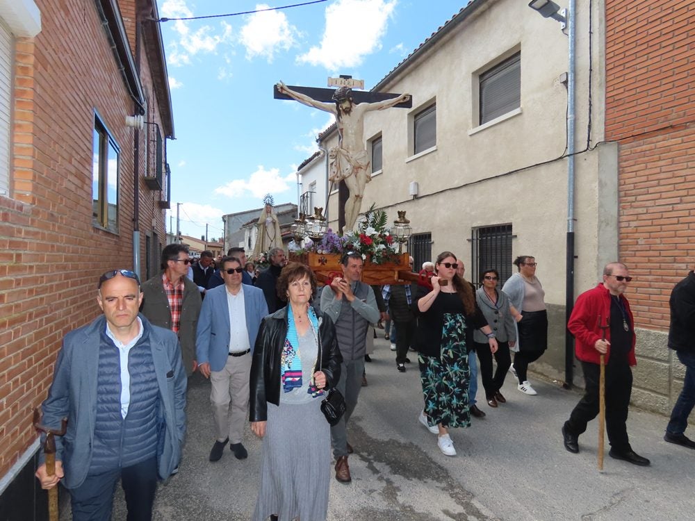 Procesión en honor al Santo Cristo del Monte por las calles de Alaraz