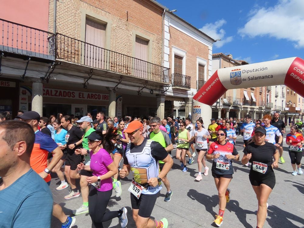 Jorge Hernandez y María José Carpio ganan la XXXI carrera &#039;Hijos, padres y abuelos&#039; de Peñaranda de Bracamonte