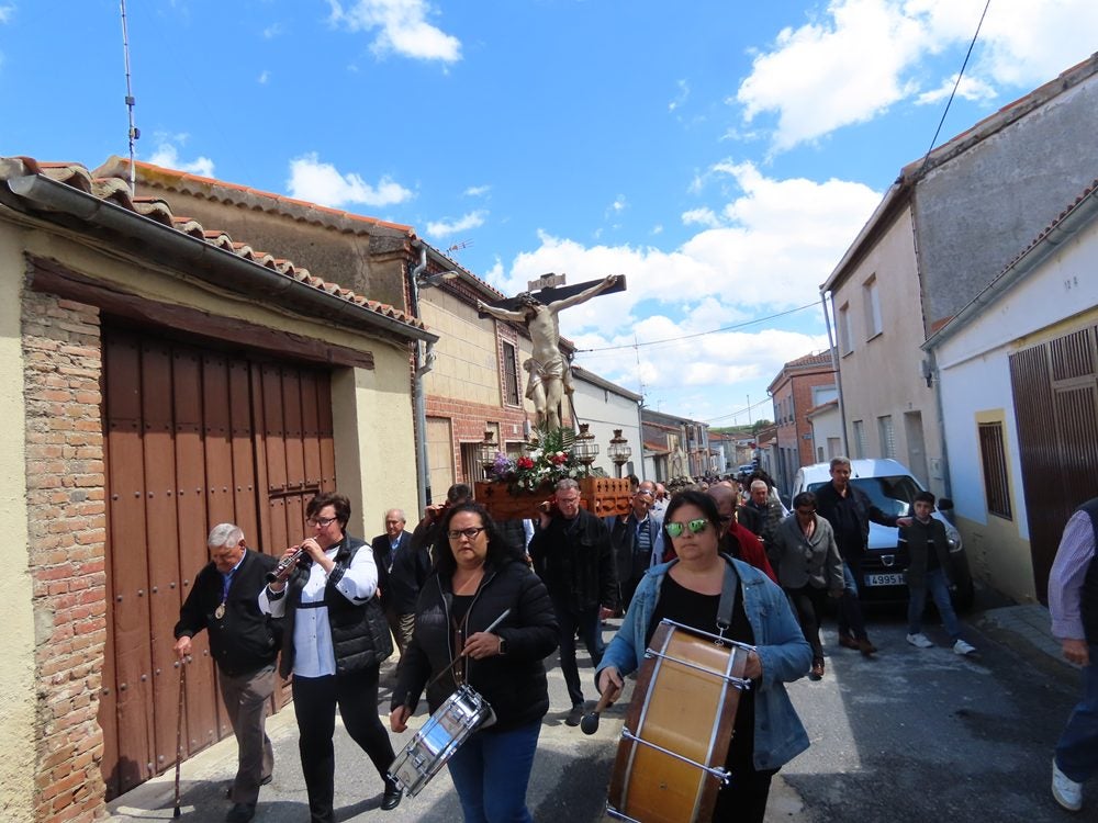 Procesión en honor al Santo Cristo del Monte por las calles de Alaraz