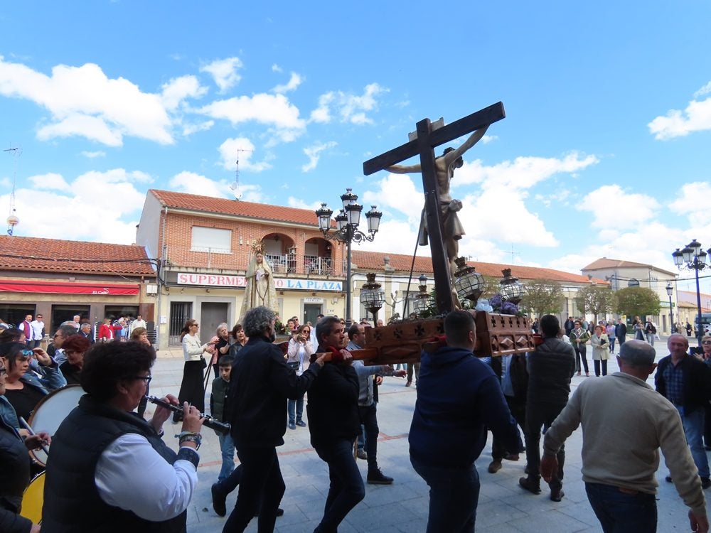 Procesión en honor al Santo Cristo del Monte por las calles de Alaraz