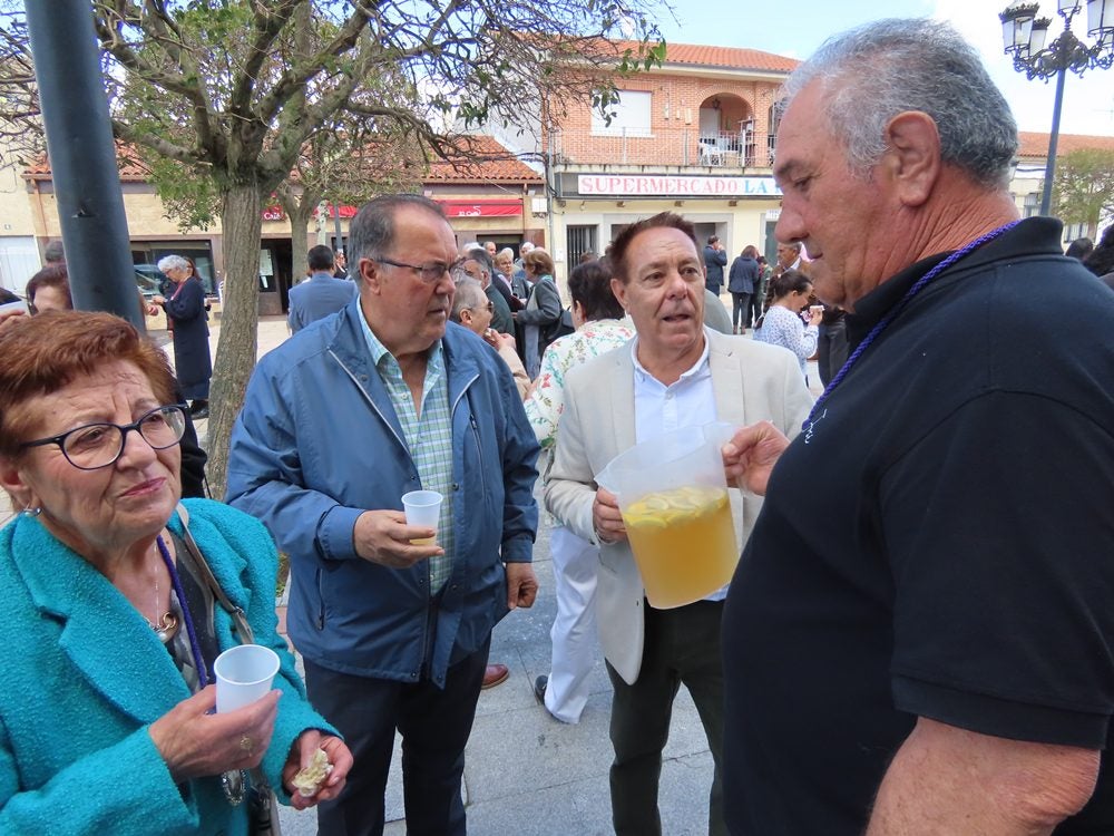 Procesión en honor al Santo Cristo del Monte por las calles de Alaraz