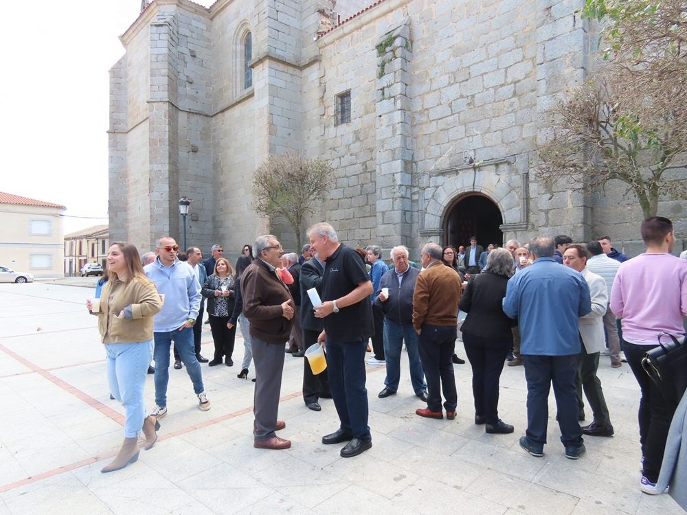 Procesión en honor al Santo Cristo del Monte por las calles de Alaraz