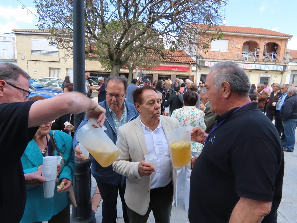 Procesión en honor al Santo Cristo del Monte por las calles de Alaraz