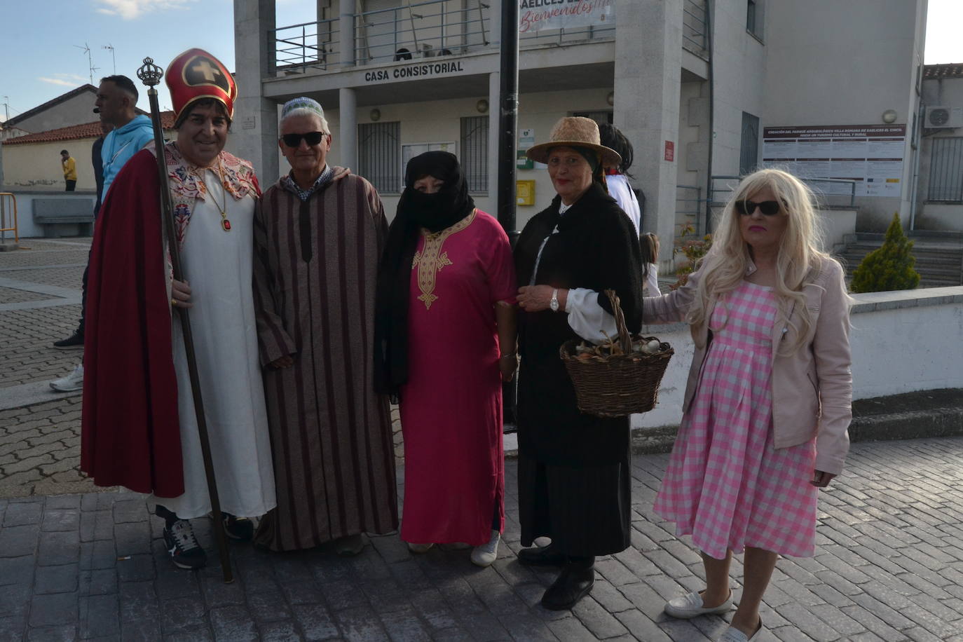 Saelices abre sus fiestas de la Santa Cruz mostrando su imaginación