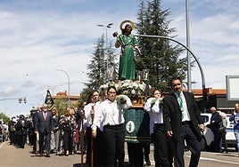 Imagen de San José por las calles del barrio.