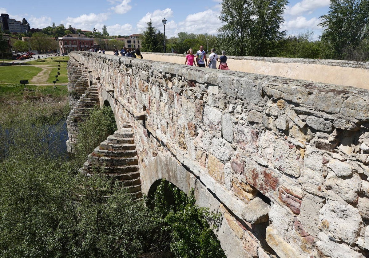 Así será la obra a la que se someterá el Puente Romano para que ofrezca mejor color
