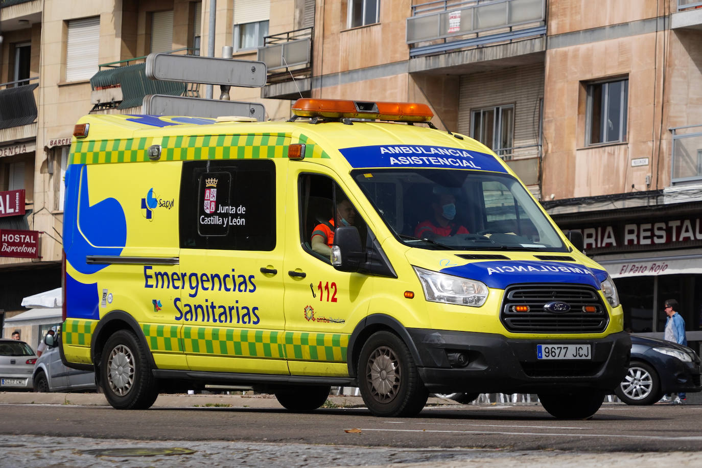 Imagen de una ambulancia de emergencias sanitarias.