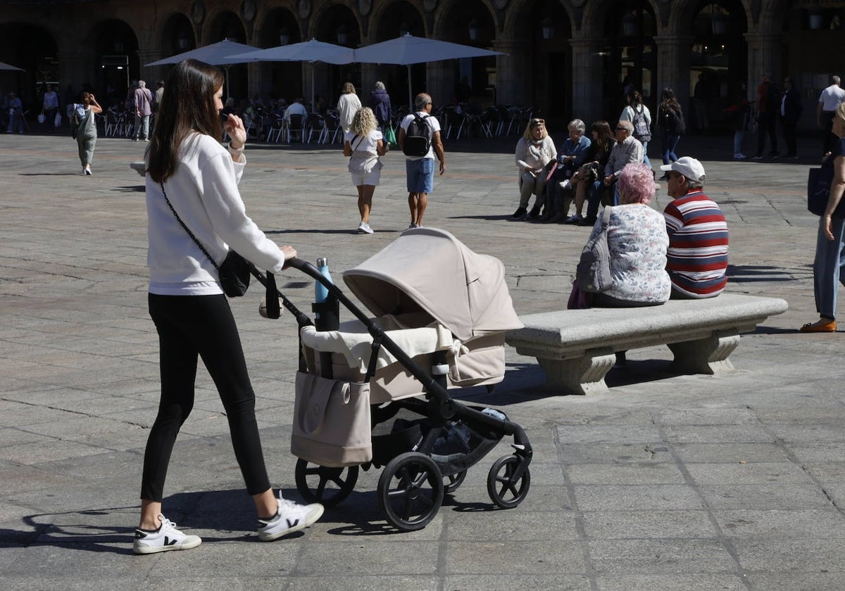 Permiso por nacimiento para más de 645 padres y madres de Salamanca en el primer trimestre