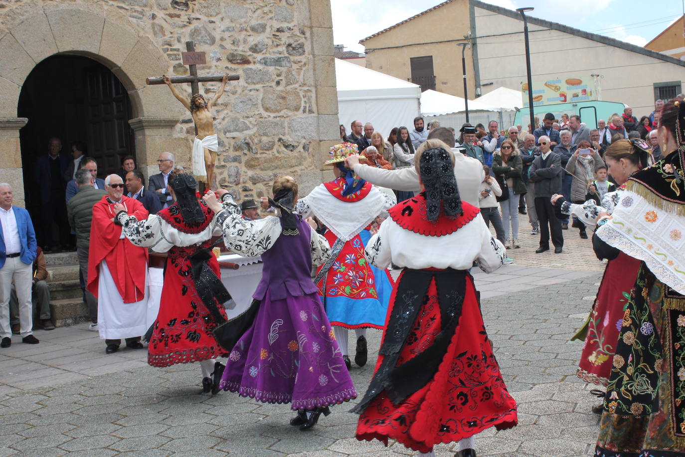 Fervor en el día central de la Santa Cruz de Saelices el Chico