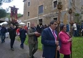 Momento de la romería alrededor del monasterio