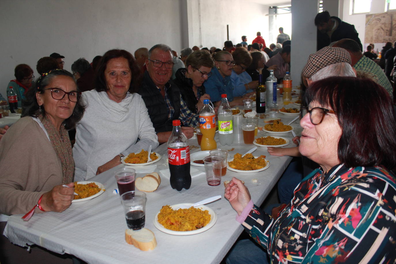 Saelices el Chico despide las fiestas de la Santa Cruz entre cohetes y sabor a paella