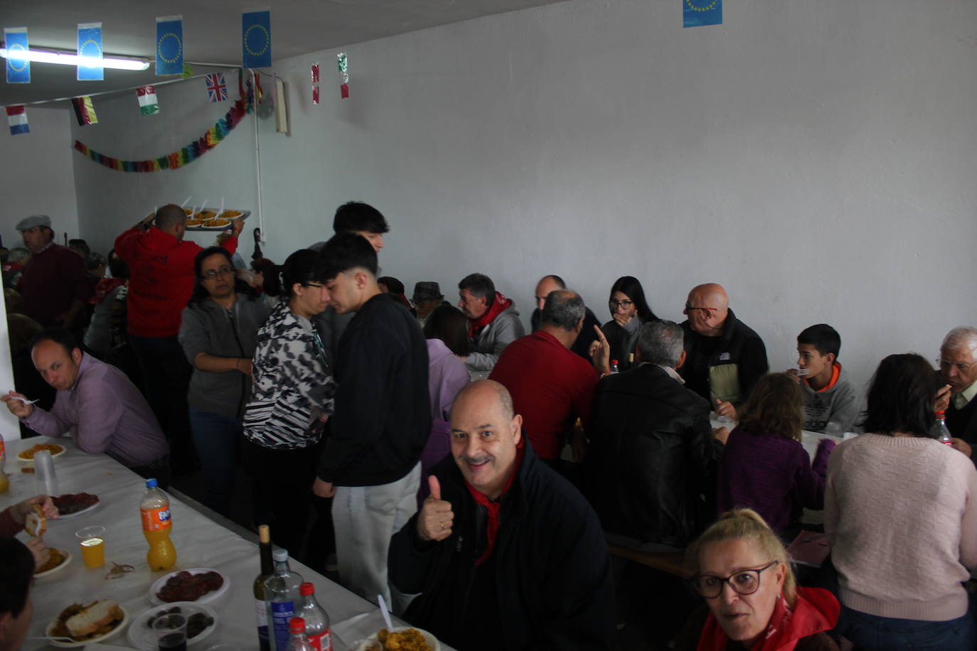Saelices el Chico despide las fiestas de la Santa Cruz entre cohetes y sabor a paella