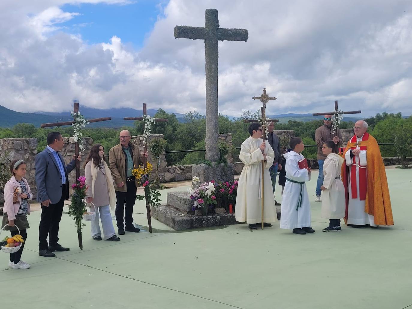 Valverde de Valdelacasa cumple con la tradición y celebra la Bendita Cruz de Mayo
