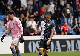 Dani García se lamenta tras una acción de ataque de Unionistas.