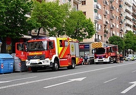 Los Bomberos de Salamanca, en el lugar en el que se ha declarado el incendio.