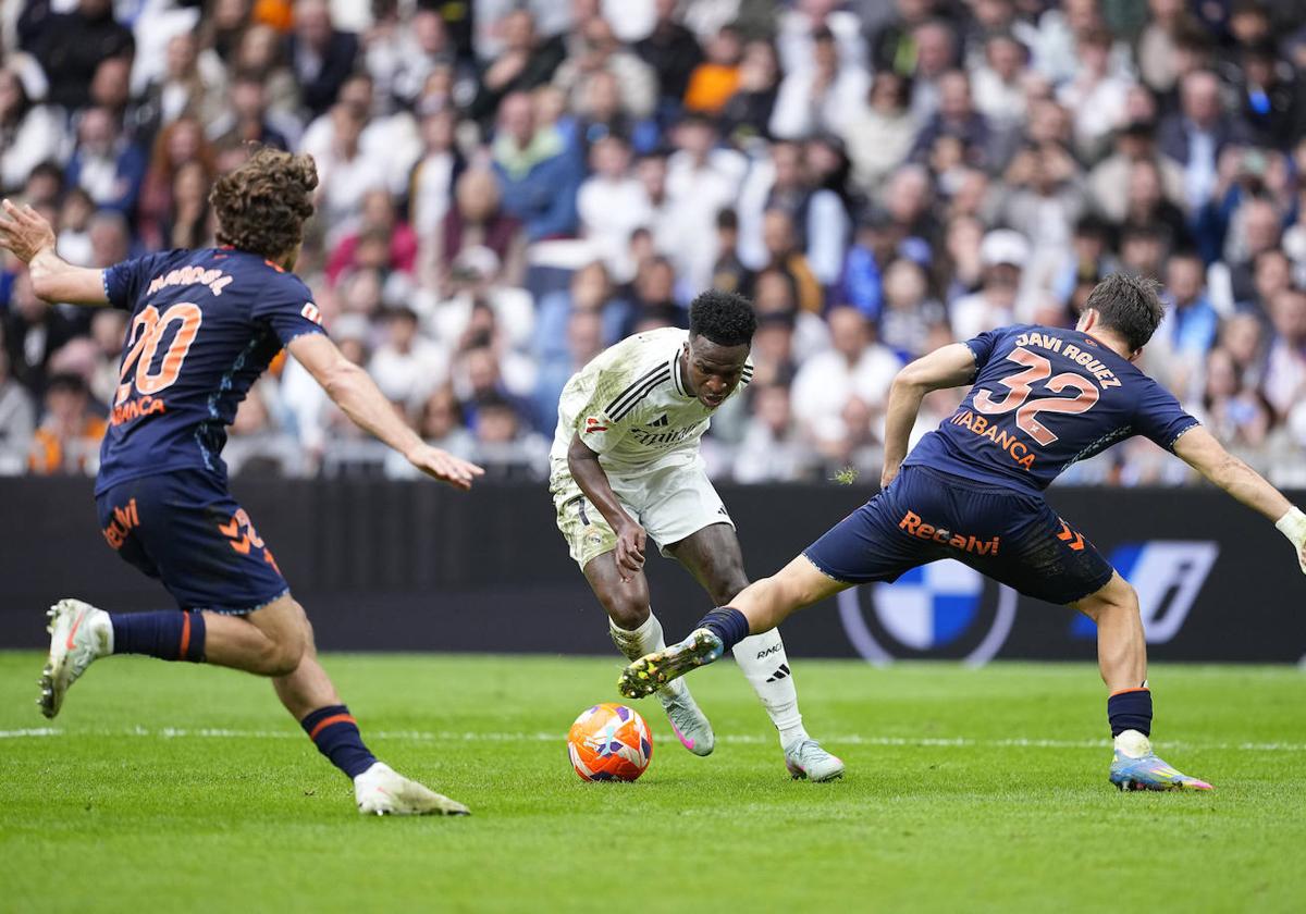 El Madrid sufre, pero resiste ante el Celta y llegará al Clásico con vida (3-2)