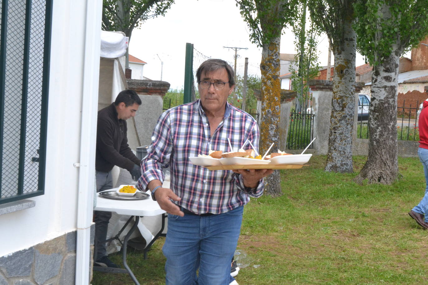 Abusejo despide a San José con una deliciosa paellada popular