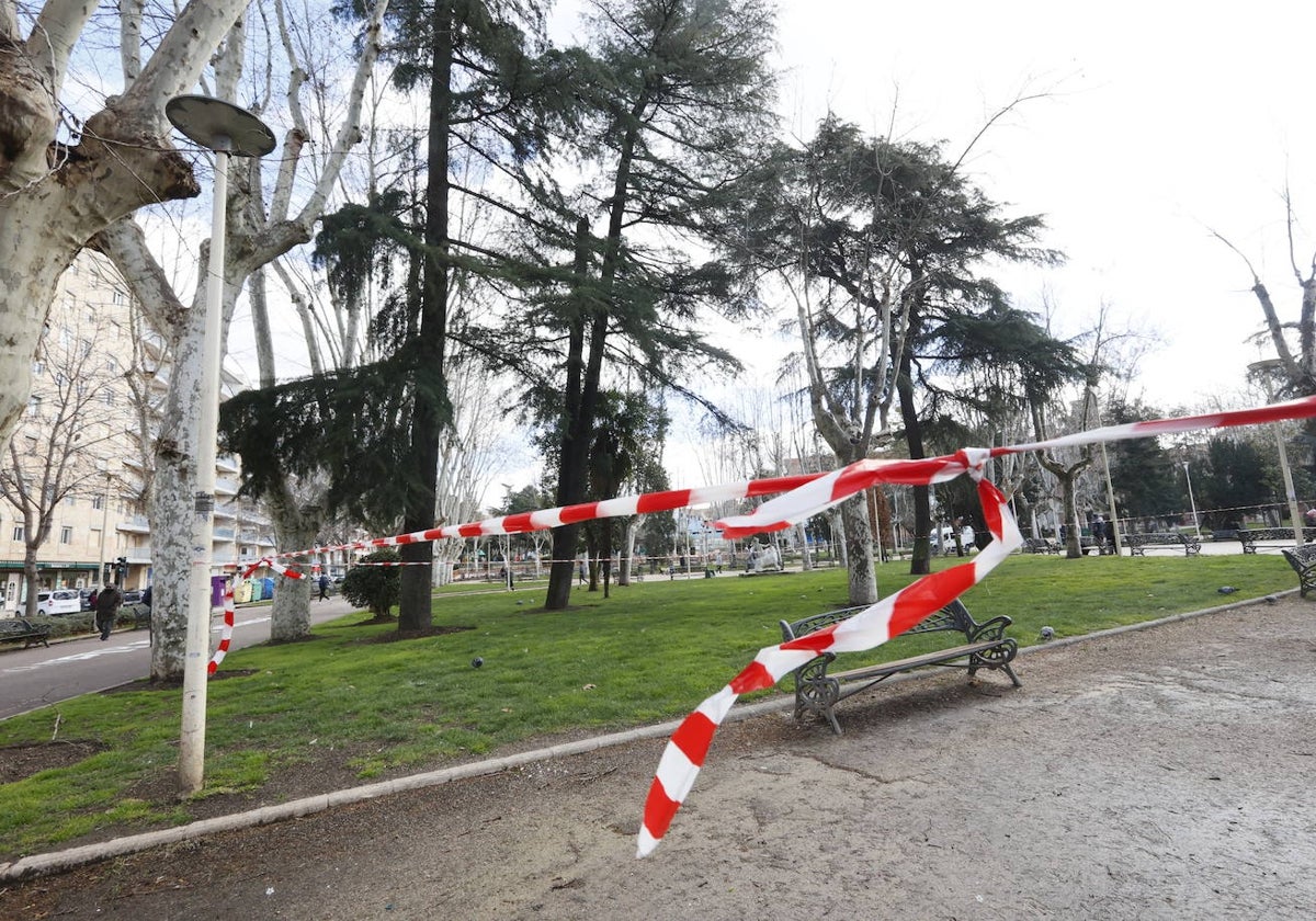 La previsión de granizo y fuertes rachas de viento cierra parques y zonas verdes de la ciudad