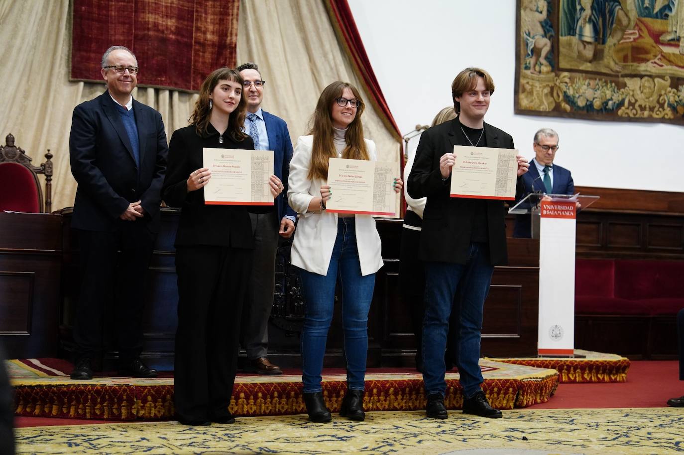 Alumnos cum laude: &quot;Son muchas noches de estudio...&quot;