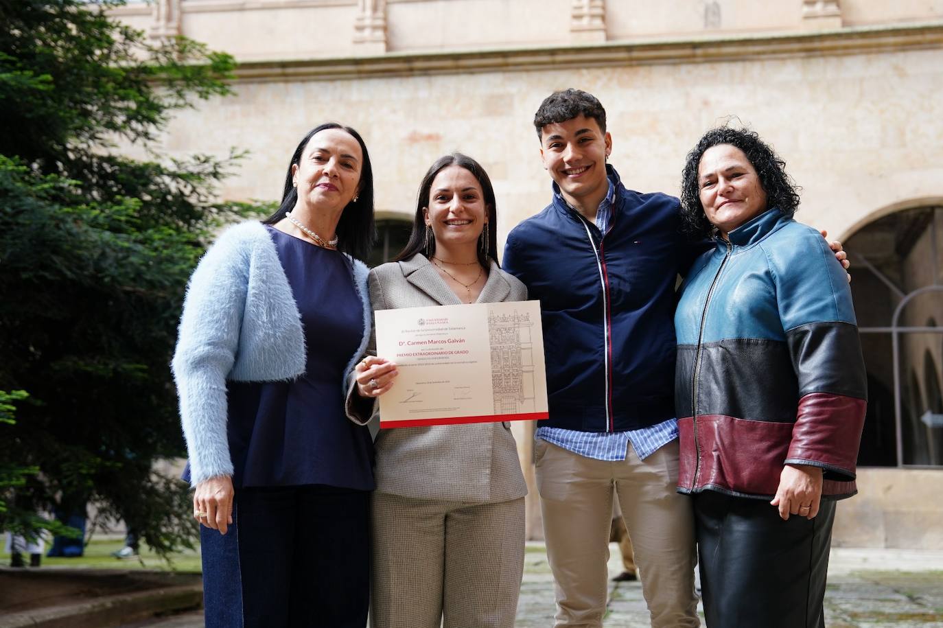 Alumnos cum laude: &quot;Son muchas noches de estudio...&quot;