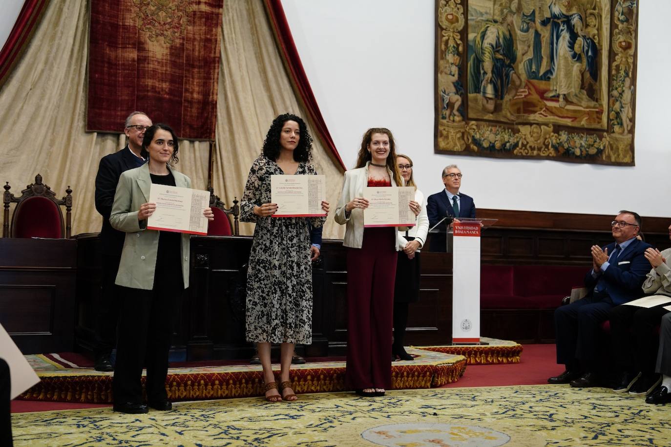 Alumnos cum laude: &quot;Son muchas noches de estudio...&quot;