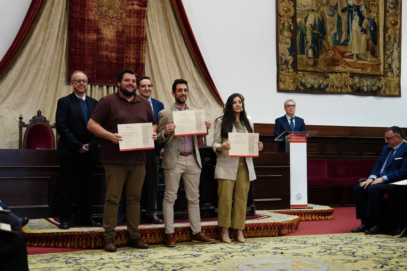 Alumnos cum laude: &quot;Son muchas noches de estudio...&quot;