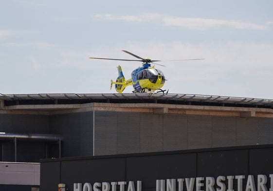 El helicóptero de emergencias se trasladó hasta el lugar.