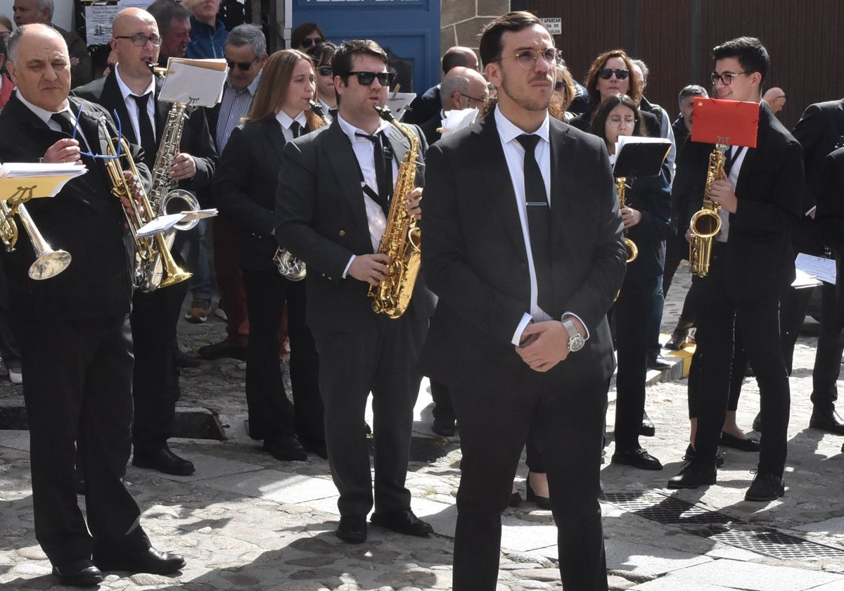 Pablo Recuero, en la procesión del Cristo del Refugio de Candelario el 1 de mayo.