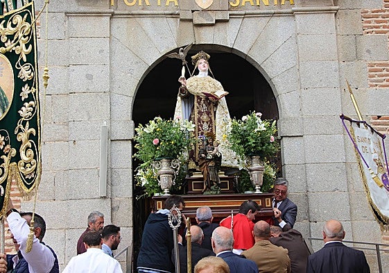 Procesión con Santa Teresa en Peñaranda.