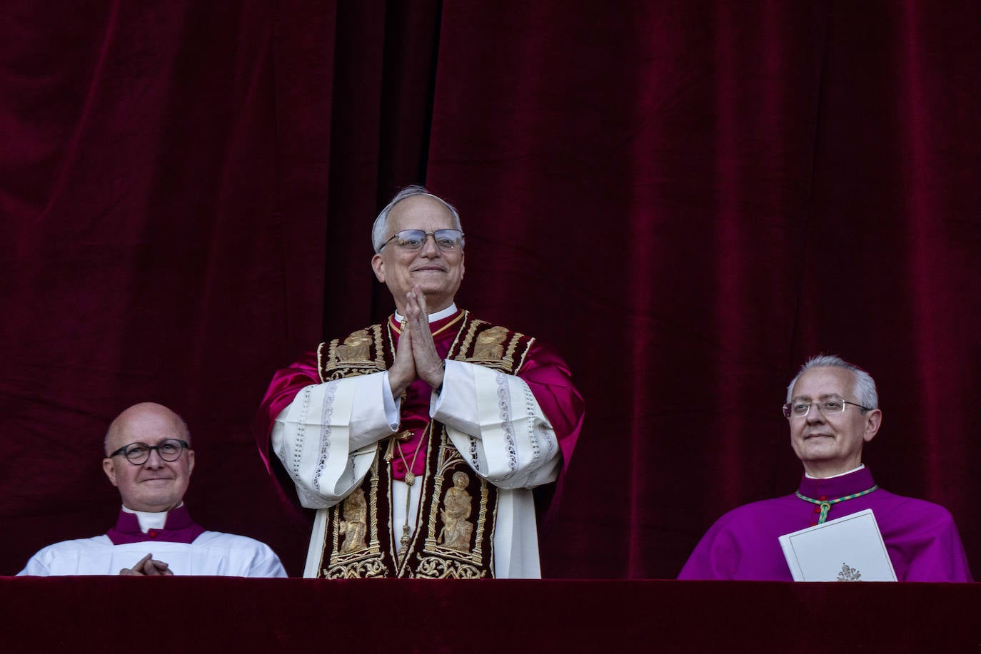 Las primeras imágenes de León XIV como papa