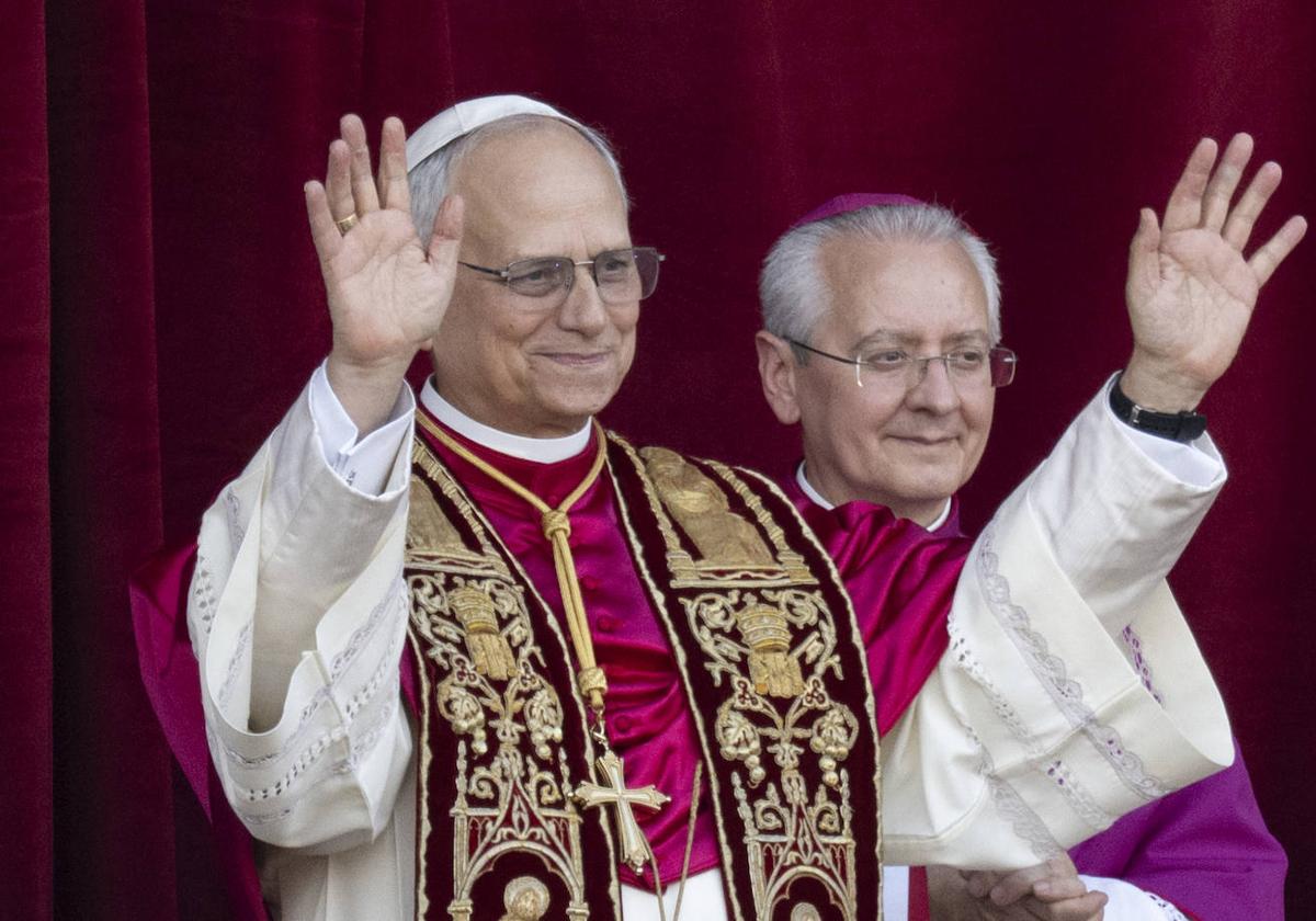 Las primeras imágenes de León XIV como papa