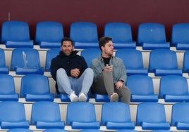 Jonathan Martín, exdirector deportivo del CD Guijuelo, junto a Emilio Sánchez, director general y nuevo director deportivo del CD Guijuelo.
